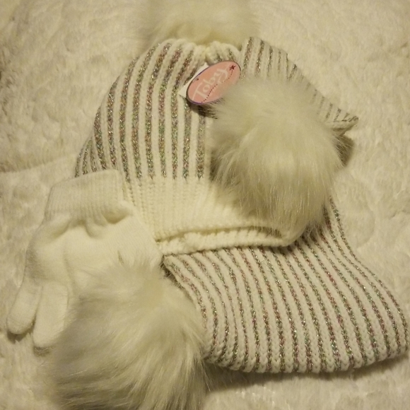 Other - NWT Hat, Scarf & Gloves Set